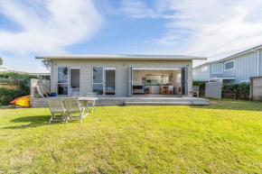 Beachfront Beauty - Whangamata Beachfront Home